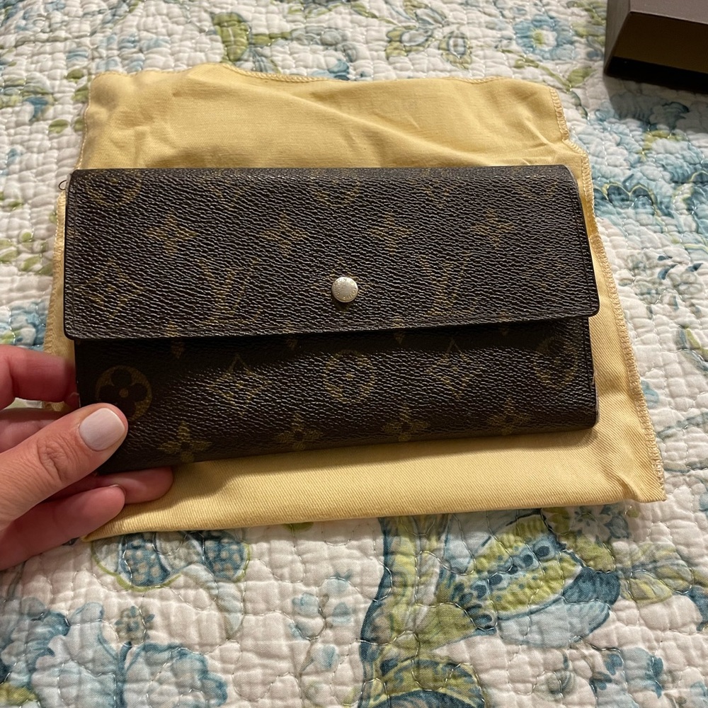 Louis Vuitton Sarah Wallet